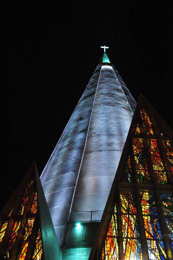 A vistosa Catedral de Maringá, no norte do Paraná